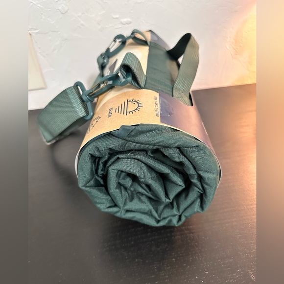 *NWT* Weatherproof Vintage Outdoor Blanket - BEAR - Great for Camping/Picnics - Picture 5 of 7